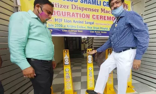 शामली: हैंड फ्री ऑटोमेटिक सैनिटाइजर मशीन की वितरण, ताकि कोरोना मुक्त रहे शहर हमारा - अरविंद संगल बीजेपी नेता शामली: हैंड फ्री ऑटोमेटिक सैनिटाइजर मशीन की वितरण, ताकि कोरोना मुक्त रहे शहर हमारा - अरविंद संगल बीजेपी नेता