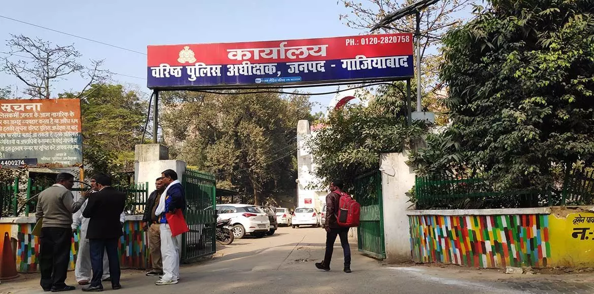 गाजियाबाद एसएसपी ऑफिस के सामने महिला ने किया आत्मदाह का प्रयास! गाजियाबाद एसएसपी ऑफिस के सामने महिला ने किया आत्मदाह का प्रयास!