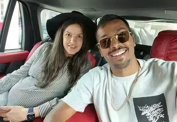 पिता बने हार्दिक पंड्या, पत्नी नताशा स्टानकोविक ने बेटे को दिया जन्म पिता बने हार्दिक पंड्या, पत्नी नताशा स्टानकोविक ने बेटे को दिया जन्म