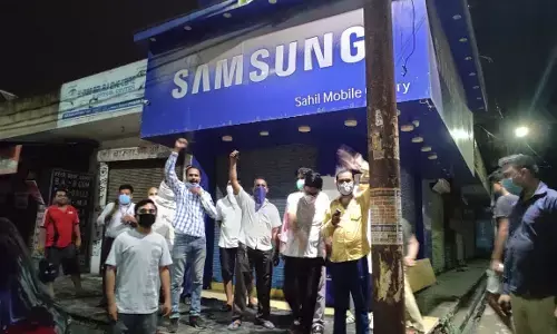 गाजियाबाद: सेक्टर 9 मे शराब का ठेका खोलने का लोगों ने किया विरोध गाजियाबाद: सेक्टर 9 मे शराब का ठेका खोलने का लोगों ने किया विरोध