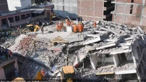 नोएडा: निर्माणाधीन बहुमंजिला इमारत गिरी, हादसे में दो लोगों की मौत, NDRF ने पांच को निकाला