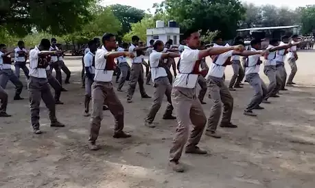 यूपी की बड़ी खबर: UP में पदोन्नति के बाद हेड कांस्टेबल और इंस्पेक्टर बने पुलिसकर्मियों की ट्रेनिंग पर लगी रोक यूपी की बड़ी खबर: UP में पदोन्नति के बाद हेड कांस्टेबल और इंस्पेक्टर बने पुलिसकर्मियों की ट्रेनिंग पर लगी रोक