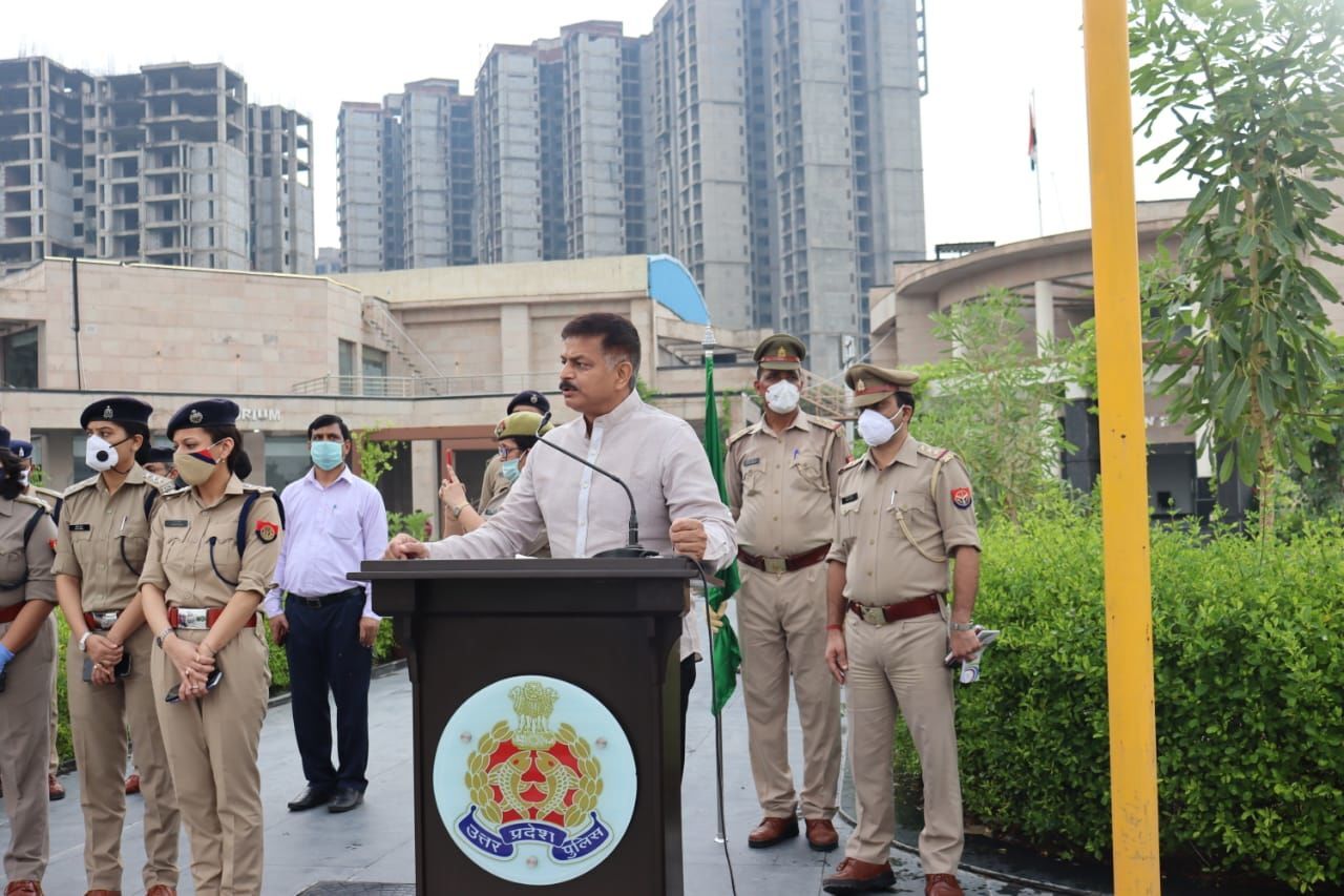 नोएडा कमिश्नर आलोक सिंह की नई पहल, महिला सुरक्षा हेतु पुलिस थानों में नई पैट्रोलिंग टीम स्वयंसिद्ध का गठन नोएडा कमिश्नर आलोक सिंह की नई पहल, महिला सुरक्षा हेतु पुलिस थानों में नई पैट्रोलिंग टीम स्वयंसिद्ध का गठन