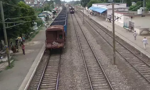 कौशाम्बी में युवक की ट्रेन से कटकर मौत, कल भी हुई थी दो लोंगों की मौत कौशाम्बी में युवक की ट्रेन से कटकर मौत, कल भी हुई थी दो लोंगों की मौत