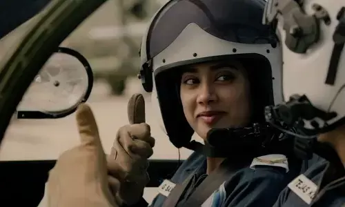 गुंजन सक्सेना ट्रेलर रिलीज : जांबाज ऑफिसर की प्रेरणादायक कहानी, जाह्नवी कपूर का दमदार परफॉर्मेंस