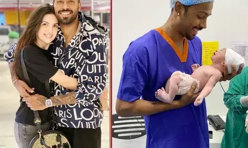 हार्दिक पंड्या ने शेयर की बेटे की पहली फोटो, 30 जुलाई को हुआ था जन्म, लिखी ये भावुक होकर बात! हार्दिक पंड्या ने शेयर की बेटे की पहली फोटो, 30 जुलाई को हुआ था जन्म, लिखी ये भावुक होकर बात!