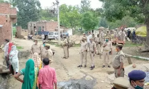 मैनपुरी: महिला और उसके प्रेमी की हत्या से सनसनी, गांव में अलग-अलग जगहों पर पड़े मिले शव, एसपी मौके पर मौजूद मैनपुरी: महिला और उसके प्रेमी की हत्या से सनसनी, गांव में अलग-अलग जगहों पर पड़े मिले शव, एसपी मौके पर मौजूद
