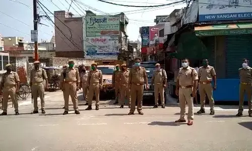 सीओ शामली ने बाजारों मैं किया फ्लैग मार्च, मिठाई की दुकान व राखी की दुकान को ही अनुमति सीओ शामली ने बाजारों मैं किया फ्लैग मार्च, मिठाई की दुकान व राखी की दुकान को ही अनुमति