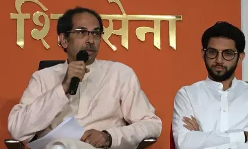 शिवसेना ने मंदिर निर्माण के लिए राम जन्मभूमि ट्रस्ट को दान किए पांच करोड़ रुपये शिवसेना ने मंदिर निर्माण के लिए राम जन्मभूमि ट्रस्ट को दान किए पांच करोड़ रुपये