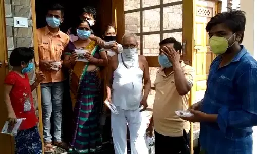 शामली में श्री राम मंदिर निर्माण को लेकर खुशी की लहर, लोगों ने घर-घर जाकर बांटे मिट्टी के दीए ,मोमबत्ती व लड्डू शामली में श्री राम मंदिर निर्माण को लेकर खुशी की लहर, लोगों ने घर-घर जाकर बांटे मिट्टी के दीए ,मोमबत्ती व लड्डू