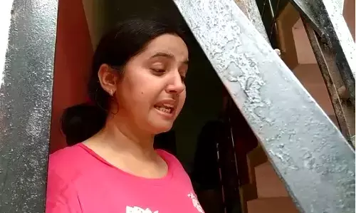 शामली: अज्ञात बदमाशों ने घर का चैनल तोड़ कर महिला डॉक्टर पर किया हमला, सारी वारदात सीसीटीवी कैमरे में कैद शामली: अज्ञात बदमाशों ने घर का चैनल तोड़ कर महिला डॉक्टर पर किया हमला, सारी वारदात सीसीटीवी कैमरे में कैद