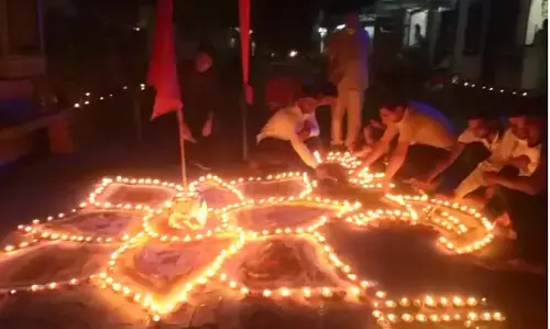 मेरठ में राम मंदिर निर्माण की ख़ुशी में जलाए 1001 दीपक