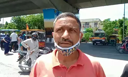 नोएडा के जिला अस्पताल में इलाज ना मिलने पर 40 साल के पुरुष ने तोडा दम