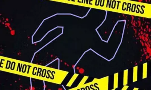 बीच सड़क पर पत्नी का कत्ल कर कटा सर लेकर पहुंचा थाने