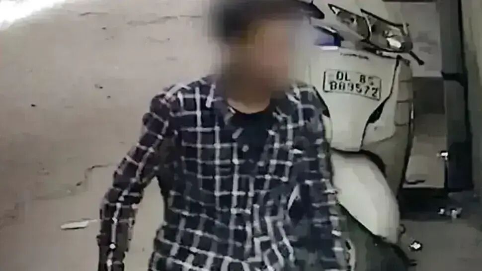 दिल्ली: नाबालिग से रेप आरोपी का कबूलनामा, 4 अगस्त को नाबालिग से हैवानियत की बताई सच्चाई दिल्ली: नाबालिग से रेप आरोपी का कबूलनामा, 4 अगस्त को नाबालिग से हैवानियत की बताई सच्चाई