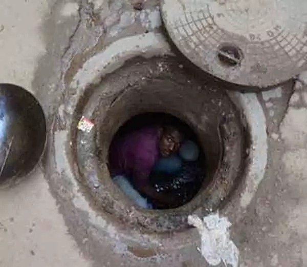 झारखंड: सेप्टिक टैंक साफ करने के दौरान दम घुटने से 6 लोगों की मौत