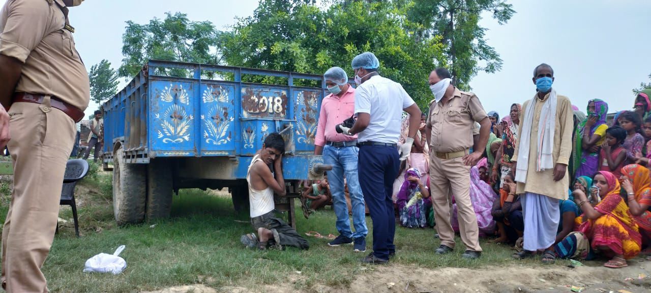 ट्रॉली के प्रेशर पाइप में लटकी मिली लाश ट्रॉली के प्रेशर पाइप में लटकी मिली लाश