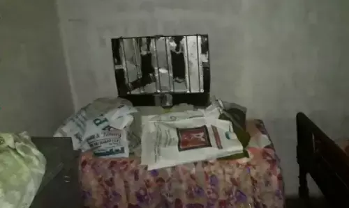 बिजनौर में चोरों ने घर में 10 लाख रुपए की चोरी कर ली बिजनौर में चोरों ने घर में 10 लाख रुपए की चोरी कर ली