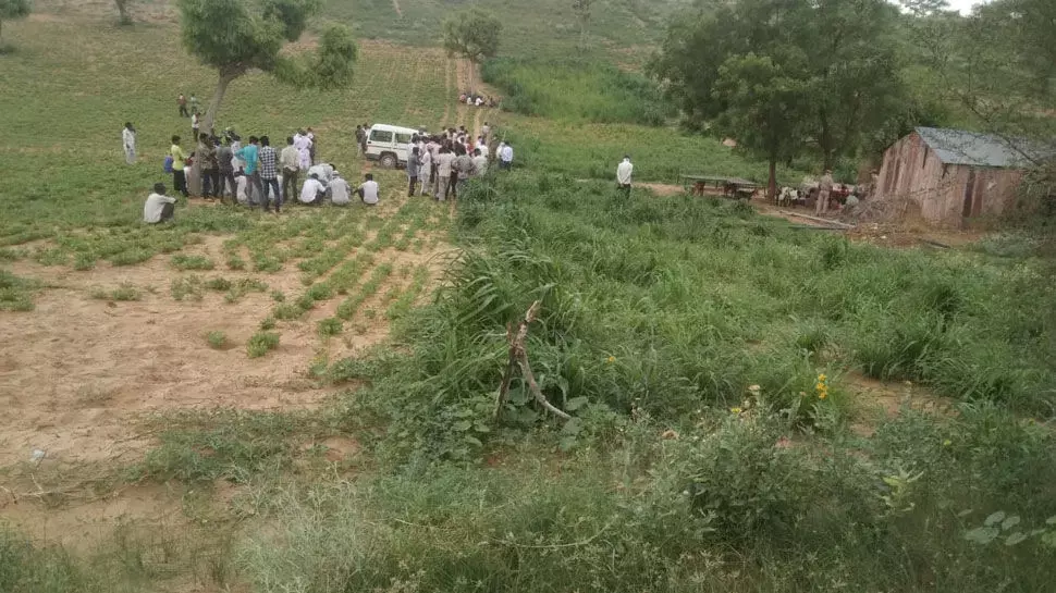 जोधपुर : पाकिस्तान से विस्थापित हुए 11 हिंदुओं के शव बरामद, मचा हड़कंप जोधपुर : पाकिस्तान से विस्थापित हुए 11 हिंदुओं के शव बरामद, मचा हड़कंप
