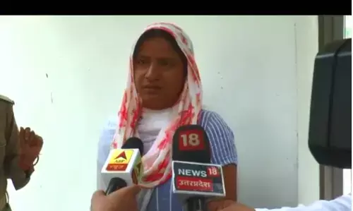 यूपी में महिला सिपाही ने एएसपी पर लगाया शारिरिक शारीरिक शोषण का आरोप यूपी में महिला सिपाही ने एएसपी पर लगाया शारिरिक शारीरिक शोषण का आरोप