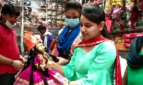 शामली : जन्माष्टमी को लेकर बाजारों में दिखी भीड़, राधा कृष्ण जी का बड़ा स्वरूप रहा आकर्षण का केंद्र शामली : जन्माष्टमी को लेकर बाजारों में दिखी भीड़, राधा कृष्ण जी का बड़ा स्वरूप रहा आकर्षण का केंद्र