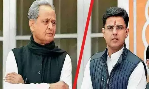 राजस्थान सियासी जंग : धक्के पड़े तो बैरंग लौट आये विधायक, अब छिन सकते है कई मंत्रियों के विभाग राजस्थान सियासी जंग : धक्के पड़े तो बैरंग लौट आये विधायक, अब छिन सकते है कई मंत्रियों के विभाग