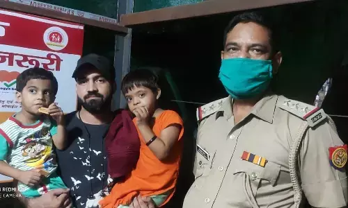 गाजियाबाद पुलिस ने घर से खेलते-खेलते गायब हुई मासूम बच्चियों को मात्र 1 घंटे में खोज कर परिजनों के चेहरे पर लौटाई मुस्कान गाजियाबाद पुलिस ने घर से खेलते-खेलते गायब हुई मासूम बच्चियों को मात्र 1 घंटे में खोज कर परिजनों के चेहरे पर लौटाई मुस्कान