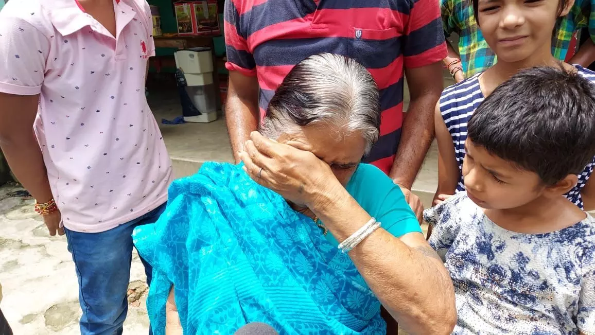 कैप्टन पिता की हत्या के बाद सेना में तैनात पुत्र ने दबंगों के भय से छोडा गांव कैप्टन पिता की हत्या के बाद सेना में तैनात पुत्र ने दबंगों के भय से छोडा गांव
