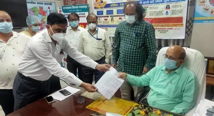 डॉ जंगबहादुर की मौत से पीएम मोदी के संसदीय क्षेत्र में मचा हडकम्प, जब सभी PHC और CHC के चिकित्‍सा प्रभारियोंं ने दे दिया सामूहिक इस्‍तीफा