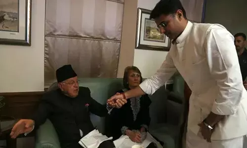 рд░рд╛рдЬрд╕реНрдерд╛рди рд╕рд┐рдпрд╛рд╕реА рд╕рдВрдЧреНрд░рд╛рдо рдХрд╛ рдирдпрд╛ рдЕрдзреНрдпрд╛рдп рд╢реБрд░реВ: рдЖрдЦрд┐рд░ рд╕рд╕реБрд░ рдХрд╛рдо рдЖрдпрд╛ рджрд╛рдорд╛рдж рдХреЗ, рдШрдорд╛рд╕рд╛рди рдХреЗ рд╕рд╛рде рдлрд┐рд░ рд╣реЛрдЧреА рдмрдЧрд╛рд╡рдд рд░рд╛рдЬрд╕реНрдерд╛рди рд╕рд┐рдпрд╛рд╕реА рд╕рдВрдЧреНрд░рд╛рдо рдХрд╛ рдирдпрд╛ рдЕрдзреНрдпрд╛рдп рд╢реБрд░реВ: рдЖрдЦрд┐рд░ рд╕рд╕реБрд░ рдХрд╛рдо рдЖрдпрд╛ рджрд╛рдорд╛рдж рдХреЗ, рдШрдорд╛рд╕рд╛рди рдХреЗ рд╕рд╛рде рдлрд┐рд░ рд╣реЛрдЧреА рдмрдЧрд╛рд╡рдд