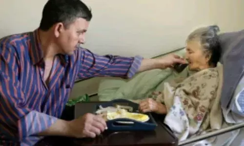 दादी के फरिश्ते: दर्दनाक कहानी ,घर मे कोई नहीं है, मेरी बूढ़ी माँ बीमार है, दादी के फरिश्ते: दर्दनाक कहानी ,घर मे कोई नहीं है, मेरी बूढ़ी माँ बीमार है,