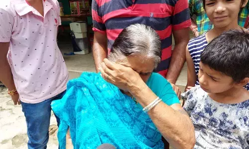 कैप्टन पिता की हत्या के बाद सेना में तैनात पुत्र ने दबंगों के भय से छोडा गांव