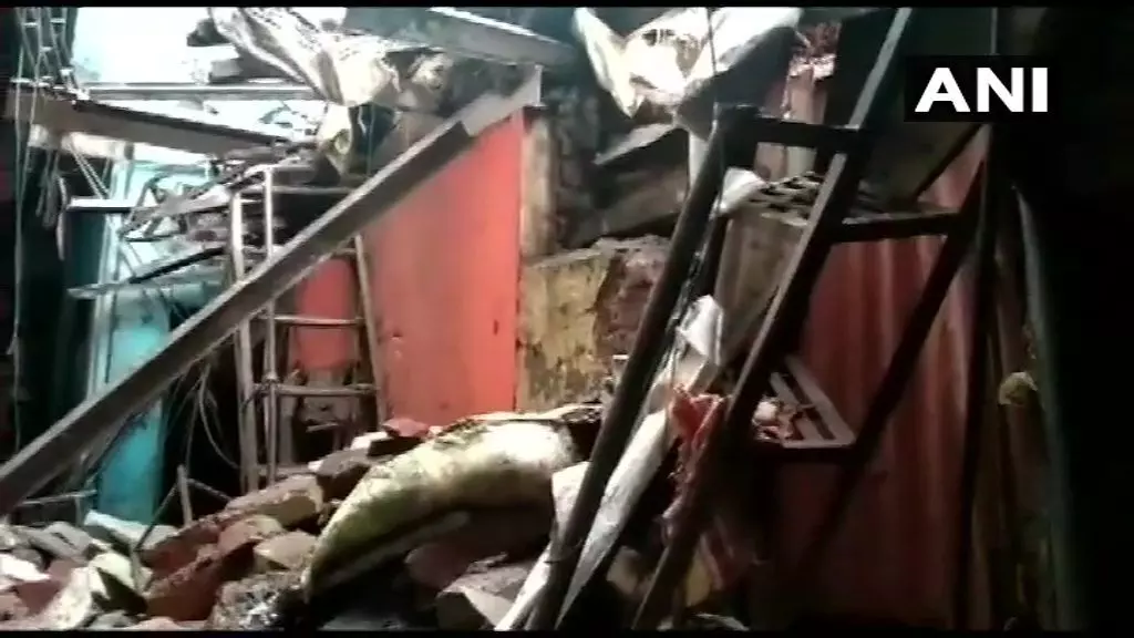 महाराष्ट्र में हादसा : मुंबई के चेंबूर इलाके में इमारत गिरने से एक की मौत, चार लोग घायल महाराष्ट्र में हादसा : मुंबई के चेंबूर इलाके में इमारत गिरने से एक की मौत, चार लोग घायल