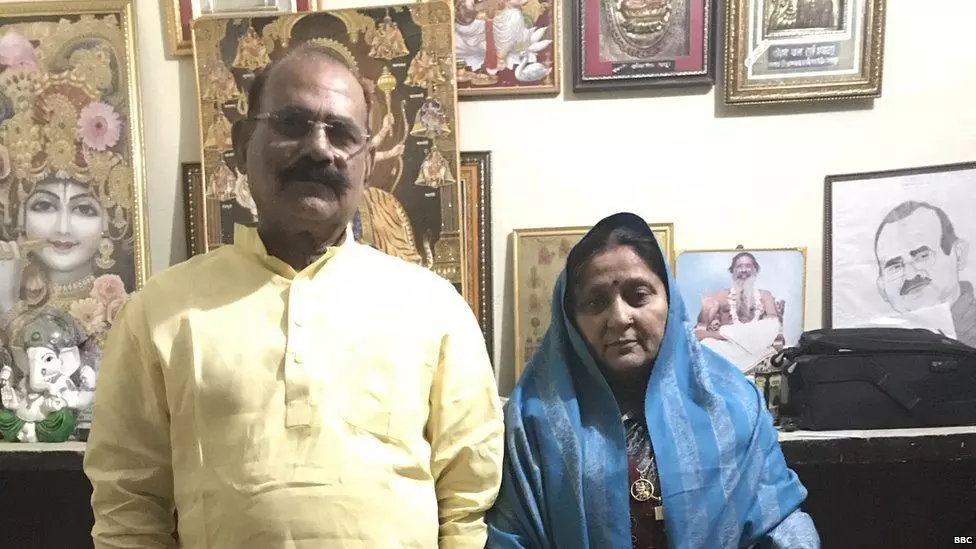 विधायक विजय मिश्र की गिरफ्तारी के बाद पत्नी एमएलसी रामलली की है पुलिस को तलाश