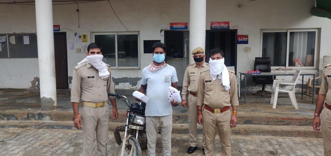 गाजियाबाद पुलिस ने लोनी क्षेत्र में हुई सनसनीखेज महिला की हत्या का किया खुलासा, हत्यारा प्रेमी गिरफ्तार गाजियाबाद पुलिस ने लोनी क्षेत्र में हुई सनसनीखेज महिला की हत्या का किया खुलासा, हत्यारा प्रेमी गिरफ्तार