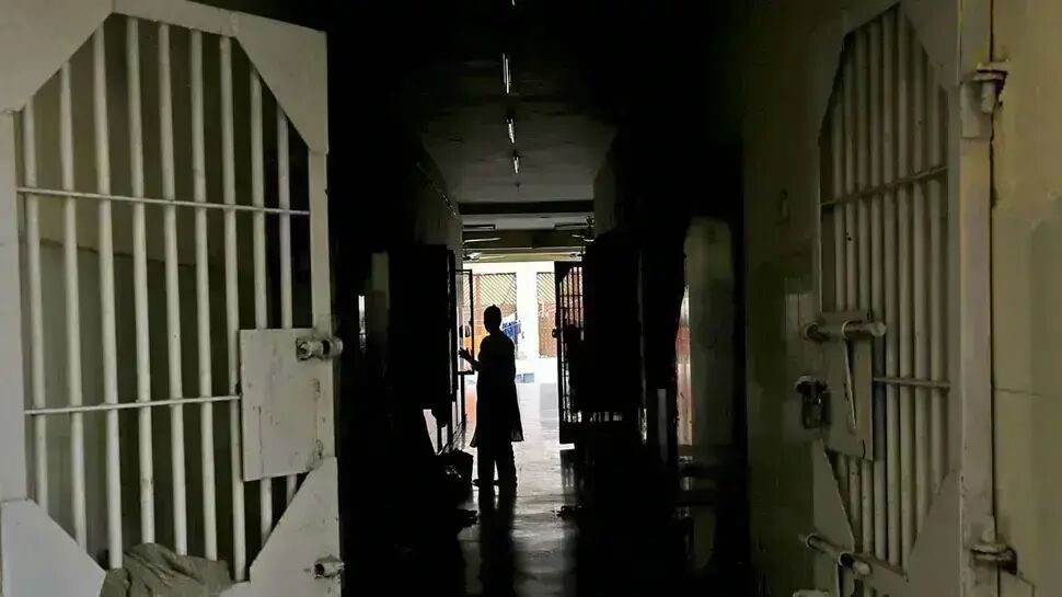 बिहार की जेल में 224 कैदी मिले कोरोना संक्रमित, मचा हड़कंप बिहार की जेल में 224 कैदी मिले कोरोना संक्रमित, मचा हड़कंप