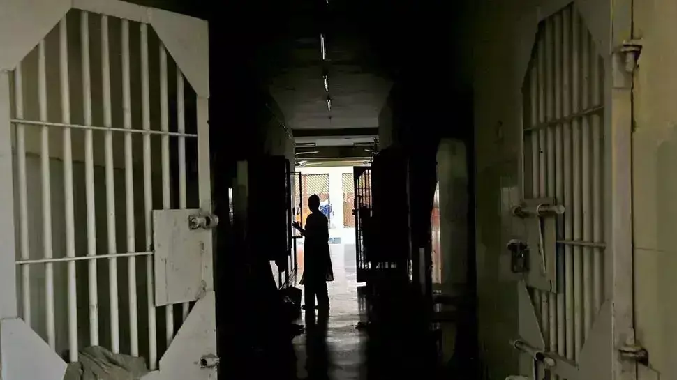 बिहार की जेल में 224 कैदी मिले कोरोना संक्रमित, मचा हड़कंप बिहार की जेल में 224 कैदी मिले कोरोना संक्रमित, मचा हड़कंप