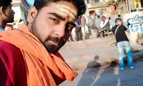 खाकी की असंवेदनशीलता का शिकार हुआ एक और पत्रकार खाकी की असंवेदनशीलता का शिकार हुआ एक और पत्रकार