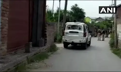 जम्मू-कश्मीर के नौगाम में पुलिस पार्टी पर आतंकी हमला, दो जवान शहीद