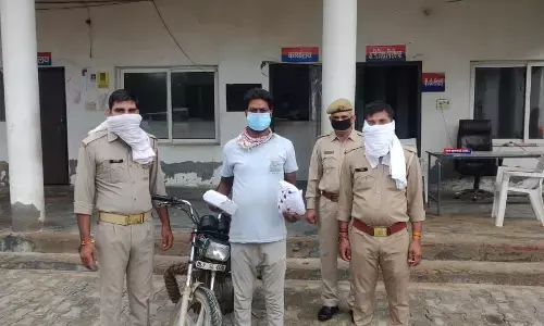 गाजियाबाद पुलिस ने लोनी क्षेत्र में हुई सनसनीखेज महिला की हत्या का किया खुलासा, हत्यारा प्रेमी गिरफ्तार गाजियाबाद पुलिस ने लोनी क्षेत्र में हुई सनसनीखेज महिला की हत्या का किया खुलासा, हत्यारा प्रेमी गिरफ्तार