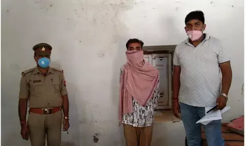 वाराणसी में फर्जी आईपीएस गिरफ्तार वाराणसी में फर्जी आईपीएस गिरफ्तार