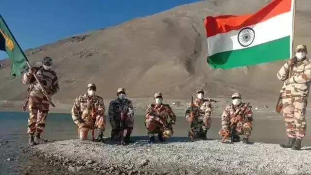 लद्दाख में 14 हजार फीट ऊंचाई पर ITBP के जवानों ने फहराया तिरंगा, देखें तस्वीरें