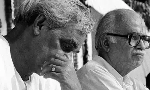 साहेब ने 70सालों का रोना फिर रोया, लेकिन BJP के युग पुरुष अटल जी और लौहपुरुष आडवाणी जी को तो बख्स देते! साहेब ने 70सालों का रोना फिर रोया, लेकिन BJP के युग पुरुष अटल जी और लौहपुरुष आडवाणी जी को तो बख्स देते!