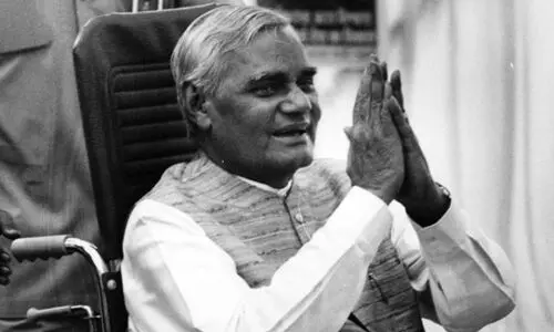 #AtalBihariVajpayee : अटल बिहारी वाजपेयी की द्वितीय पुण्यतिथि पर उन्हें श्रध्दांजलि अर्पित करें