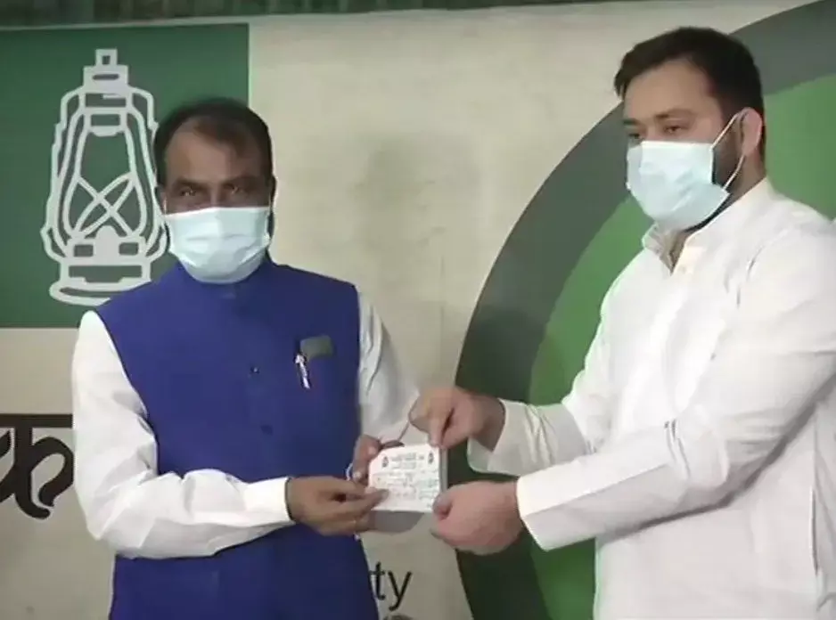 नीतीश सरकार से हटाए गए मंत्री श्याम रजक RJD में शामिल नीतीश सरकार से हटाए गए मंत्री श्याम रजक RJD में शामिल