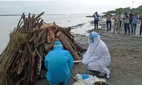 कोरोना ने ली यूपी सरकार में मंत्री और पूर्व टेस्ट क्रिकेटर चेतन चौहान की जान , आज हुआ अंतिम संस्कार कोरोना ने ली यूपी सरकार में मंत्री और पूर्व टेस्ट क्रिकेटर चेतन चौहान की जान , आज हुआ अंतिम संस्कार