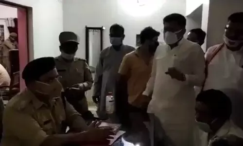 рдореБрд░рд╛рджрд╛рдмрд╛рдж : рд╕рдВрдШ рдХреЗ рдирдЧрд░ рдХрд╛рд░реНрдпрд╡рд╛рд╣рдХ рд╕реЗ рдЕрднрджреНрд░рддрд╛ рдХрд░рдиреЗ рдкрд░ рдЪреМрдХреА рдЗрдВрдЪрд╛рд░реНрдЬ рд╕рд╣рд┐рдд 3 рдирд┐рд▓рдмрд┐рдВрдд рдореБрд░рд╛рджрд╛рдмрд╛рдж : рд╕рдВрдШ рдХреЗ рдирдЧрд░ рдХрд╛рд░реНрдпрд╡рд╛рд╣рдХ рд╕реЗ рдЕрднрджреНрд░рддрд╛ рдХрд░рдиреЗ рдкрд░ рдЪреМрдХреА рдЗрдВрдЪрд╛рд░реНрдЬ рд╕рд╣рд┐рдд 3 рдирд┐рд▓рдмрд┐рдВрдд