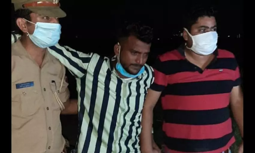 नोएडा: पुलिस मुठभेड़ में 25 हजार का इनामी बदमाश गिरफ्तार नोएडा: पुलिस मुठभेड़ में 25 हजार का इनामी बदमाश गिरफ्तार
