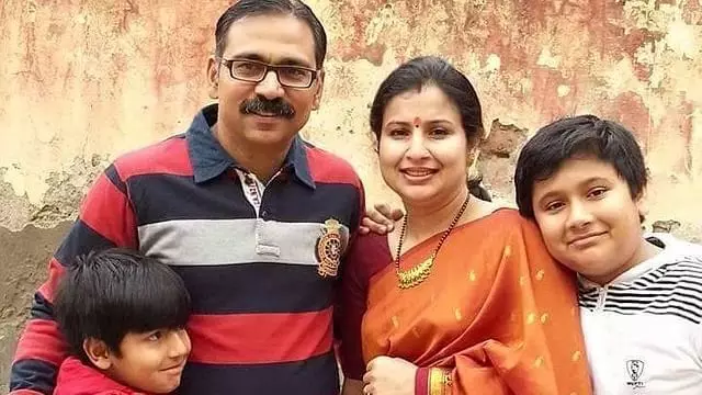 मथुरा के शहीद एसपी मुकुल द्विवेदी की पत्नी जवाहरबाग हत्याकांड में त्वरित जांच के लिए सुप्रीम कोर्ट गईं मथुरा के शहीद एसपी मुकुल द्विवेदी की पत्नी जवाहरबाग हत्याकांड में त्वरित जांच के लिए सुप्रीम कोर्ट गईं