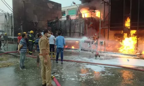 ग्रेटर नोएडा : मेट्रो के पॉवर हाउस में लगी भीषण आग, दमकल की गाड़ियां मौके पर मौजूद ग्रेटर नोएडा : मेट्रो के पॉवर हाउस में लगी भीषण आग, दमकल की गाड़ियां मौके पर मौजूद